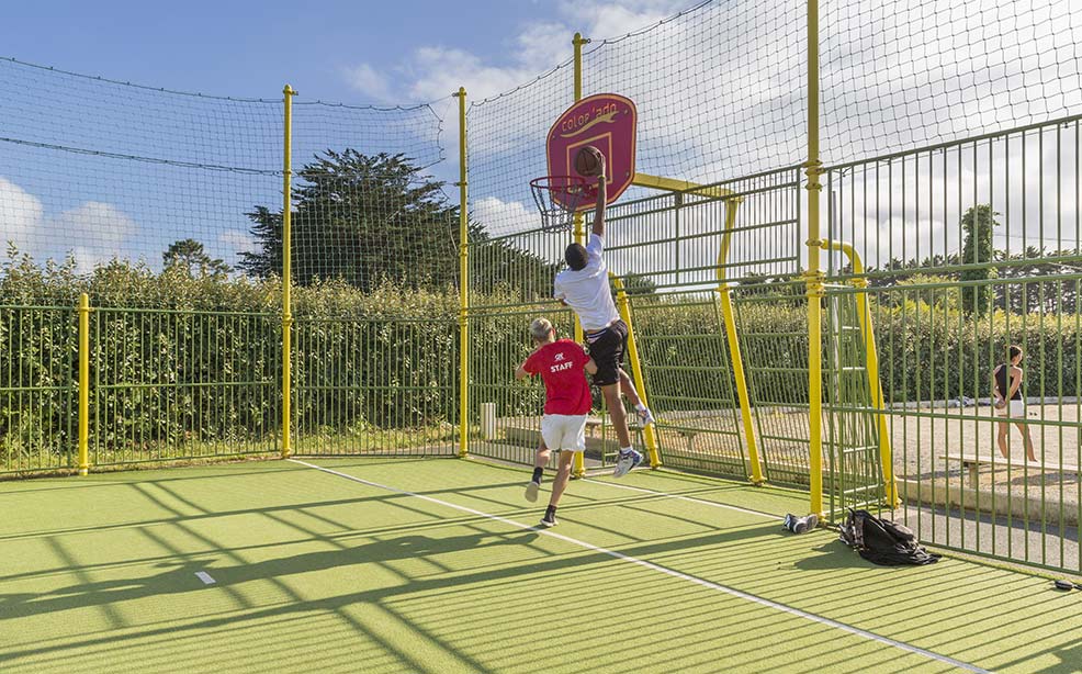 terrain sportif camping finistere